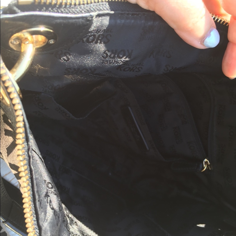 Michael Kors matching purse and wallet - Picture 5 of 5